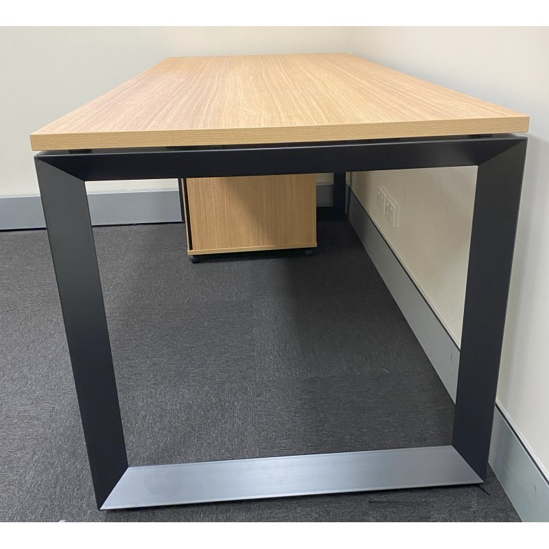 Geo Forum Desk