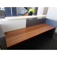 Calvin Reception Desk